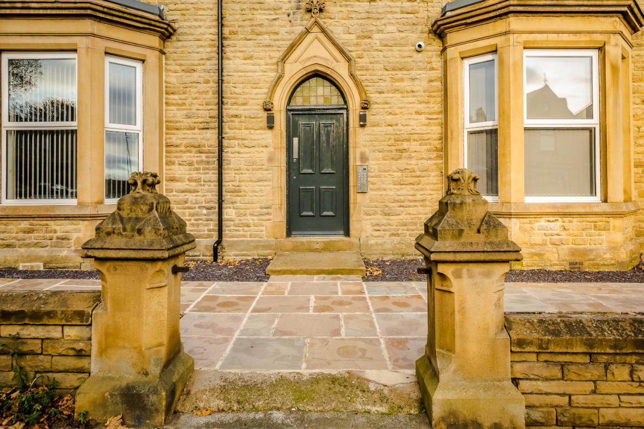 Greenhead Central ハダーズフィールド エクステリア 写真